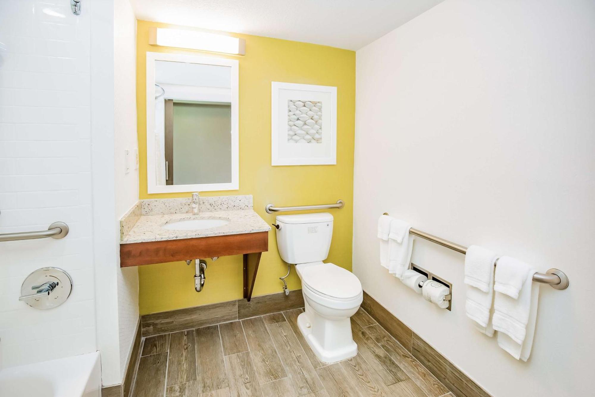 King Room Bath Tub Disability Access Hearing Accessible
