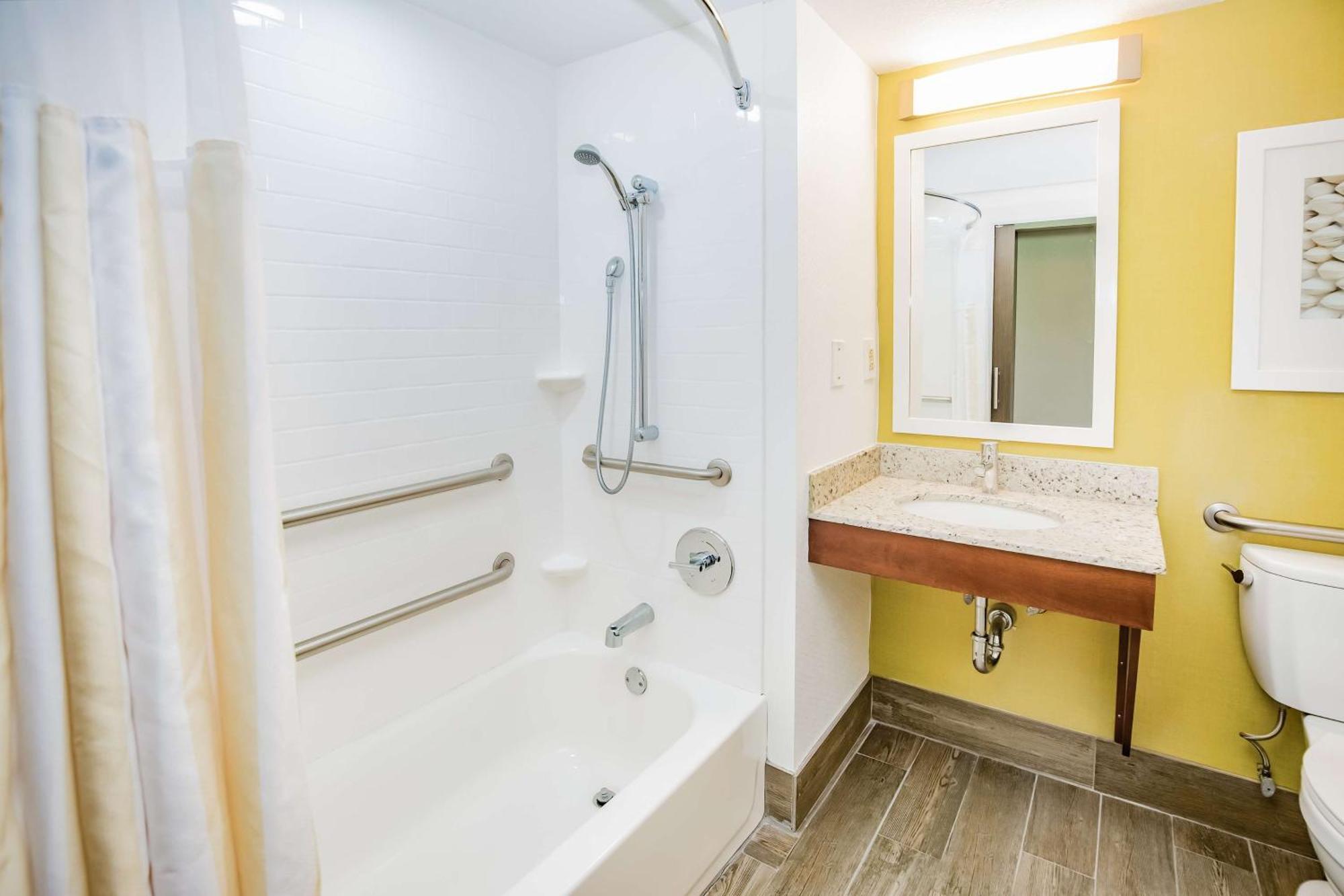 King Room Bath Tub Disability Access Hearing Accessible