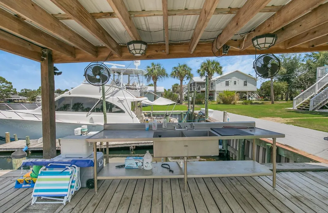 Water Front Getaway W. Boat Docks / Fishing-1