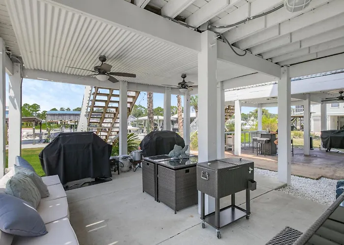Water Front Getaway W. Boat Docks / Fishing Apartment Orange Beach